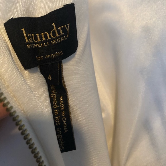 Laundry white dress with tribal design - Picture 6 of 7